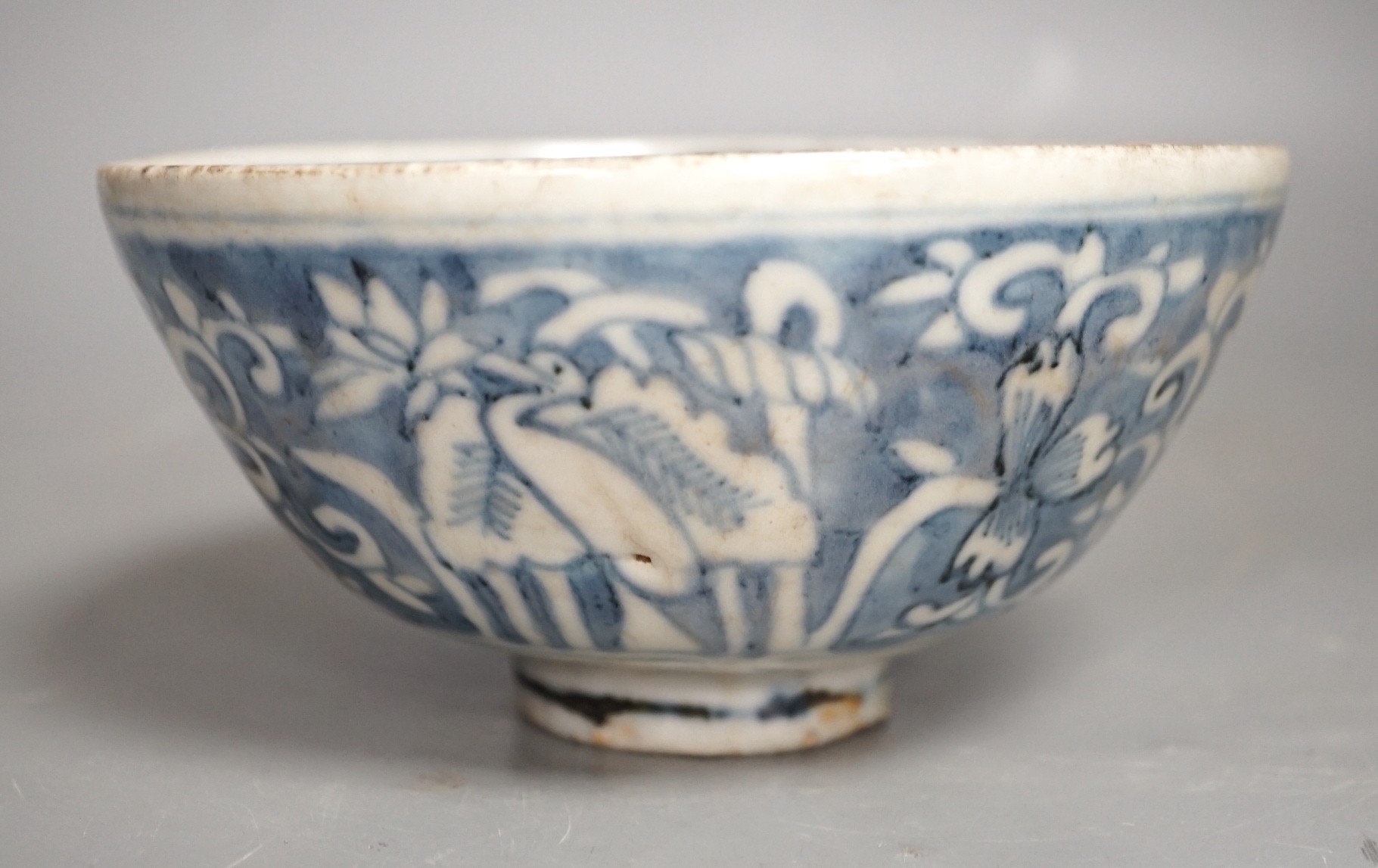 A Chinese late Ming blue and white ‘egret and Lotus’ bowl, Zhangzhou kilns, 14.7cm